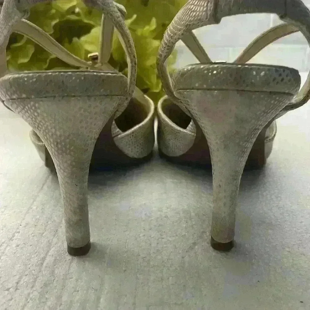 Impo Metalic Gold textured Strappy Heels w/gold metal detail Size 6 - Picture 4 of 7